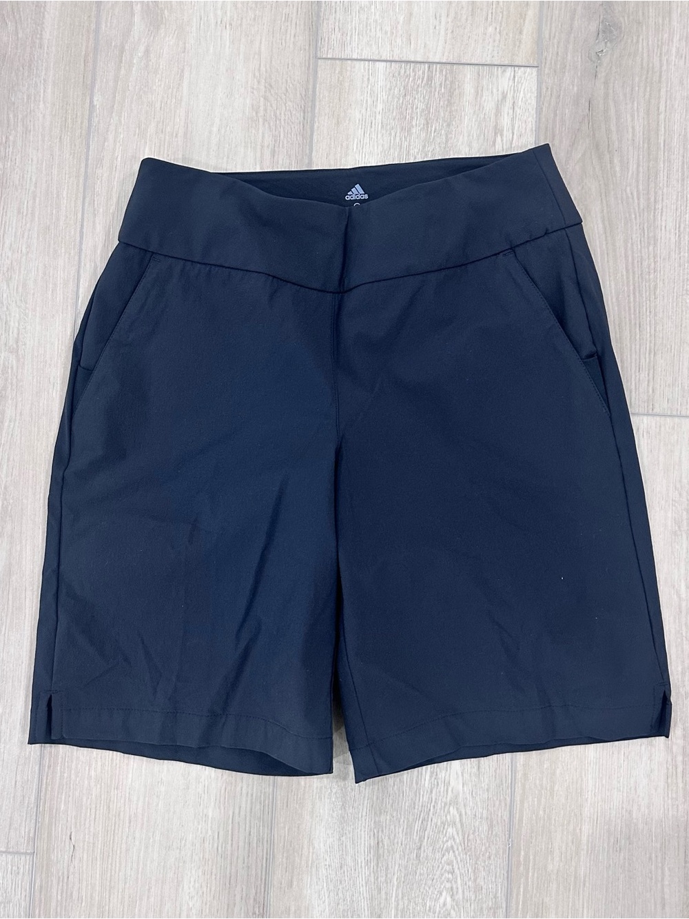 Adidas women’s pull on breathable stretch Bermuda shorts golf black small